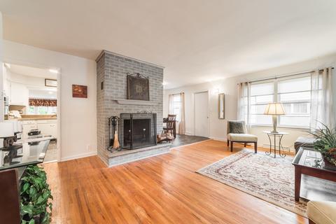 516 E High St, Sycamore, IL 60178 photo 4