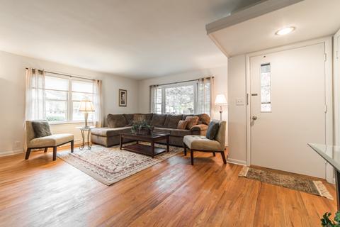 516 E High St, Sycamore, IL 60178 photo 5