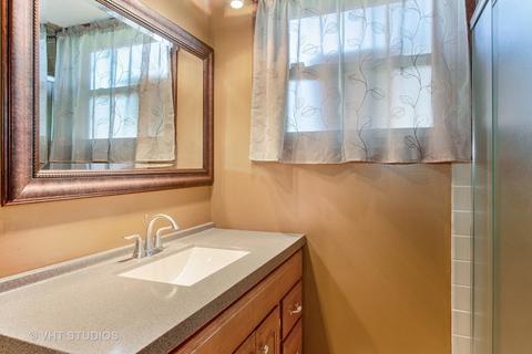 26 Inner Circle Dr, Des Plaines, IL 60016 photo 15