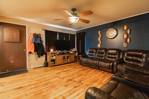 8363 S Keating Ave, Chicago, IL 60652 photo 3