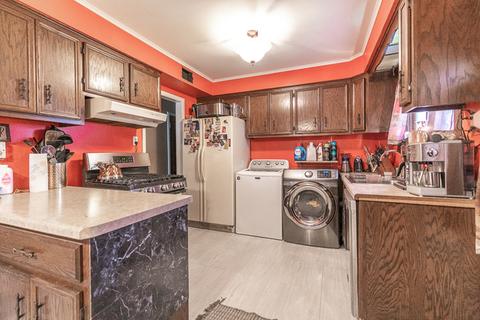 8363 S Keating Ave, Chicago, IL 60652 photo 4