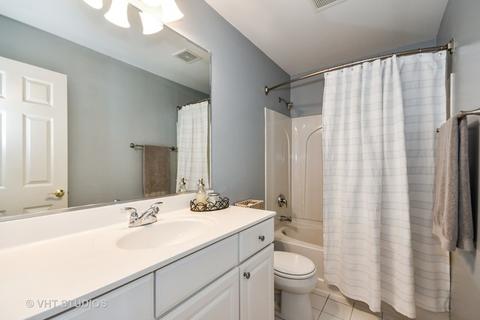 472 Broadmoor Ln, Bartlett, IL 60103 photo 13