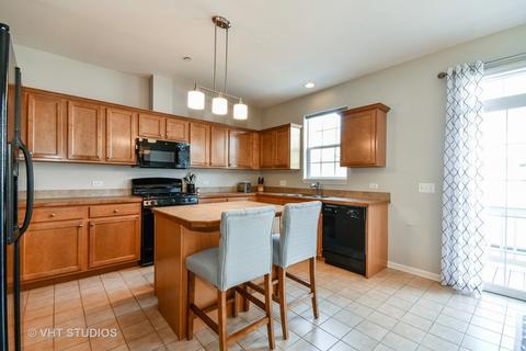 472 Broadmoor Ln, Bartlett, IL 60103 photo 8