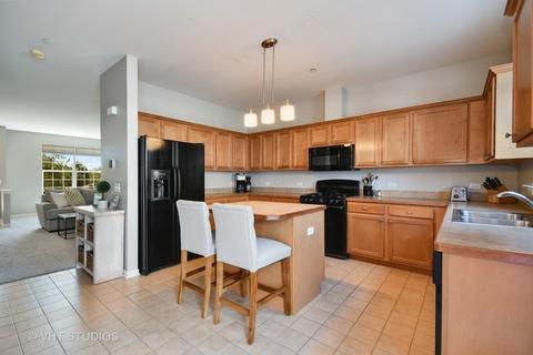472 Broadmoor Ln, Bartlett, IL 60103 photo 6