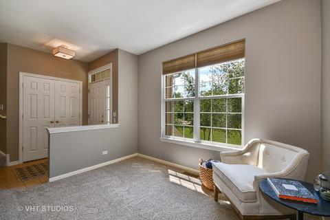 472 Broadmoor Ln, Bartlett, IL 60103 photo 4