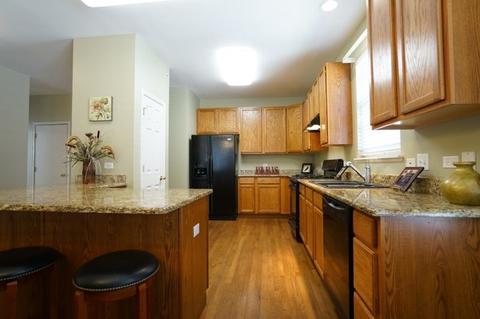 1827 Eton Dr, Hoffman Estates, IL 60192 photo 9
