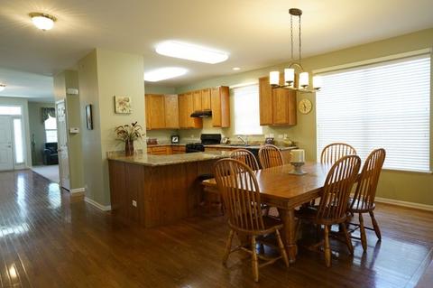 1827 Eton Dr, Hoffman Estates, IL 60192 photo 12