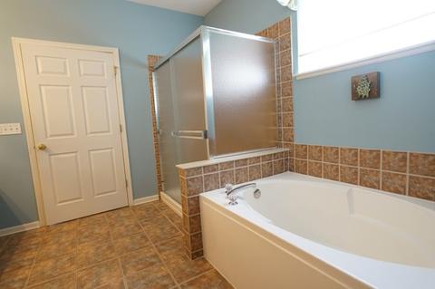 1827 Eton Dr, Hoffman Estates, IL 60192 photo 20