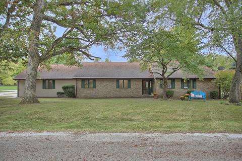 32 Glenn Dr, White Heath, IL 61884 photo 2