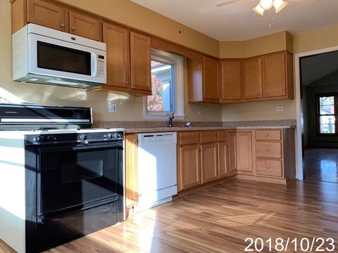 376 Radcliffe Ave, Des Plaines, IL 60016 photo 5