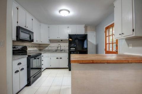 808 Oakcrest Dr, Champaign, IL 61821 photo 10