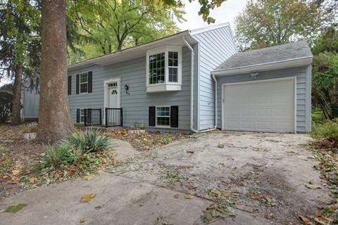 808 Oakcrest Dr, Champaign, IL 61821 photo 3