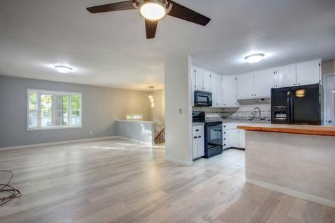 808 Oakcrest Dr, Champaign, IL 61821 photo 8