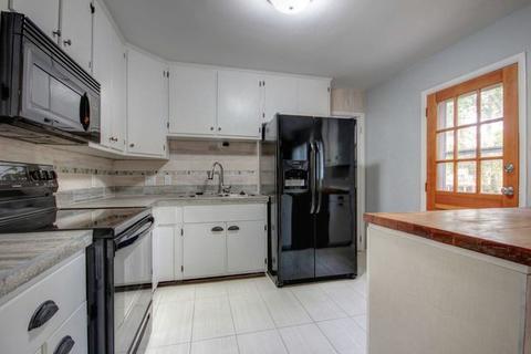 808 Oakcrest Dr, Champaign, IL 61821 photo 12