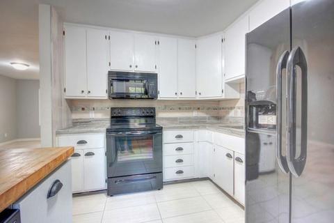 808 Oakcrest Dr, Champaign, IL 61821 photo 11