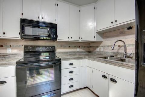 808 Oakcrest Dr, Champaign, IL 61821 photo 13
