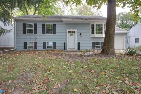 808 Oakcrest Dr, Champaign, IL 61821 photo 1
