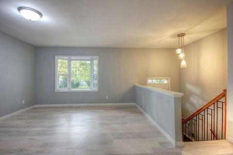 808 Oakcrest Dr, Champaign, IL 61821 photo 5