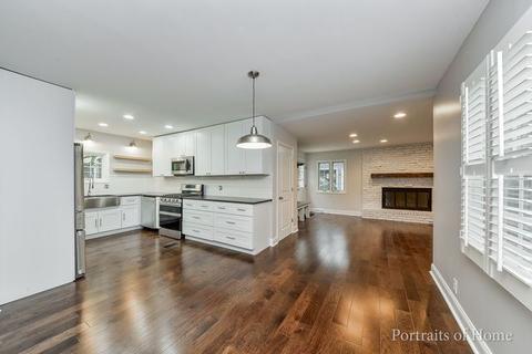817 Gary Ct, Wheaton, IL 60187 photo 2