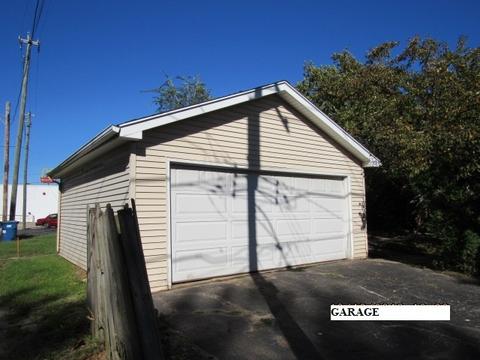 977 N 9th Ave, Kankakee, IL 60901 photo 2