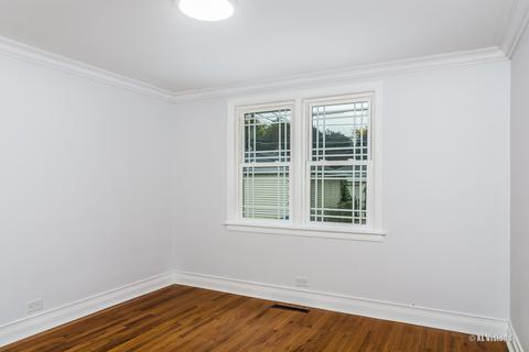 6040 N Artesian Ave, Chicago, IL 60659 photo 9