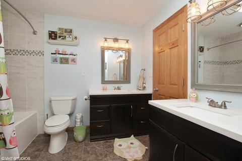 105 Crest View Ct, Minooka, IL 60447 photo 18