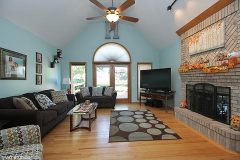 105 Crest View Ct, Minooka, IL 60447 photo 2