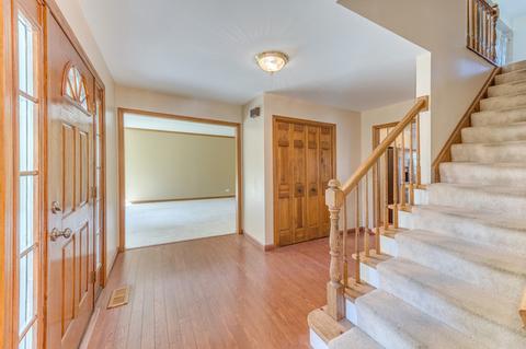 713 Cassin Rd, Naperville, IL 60565 photo 2
