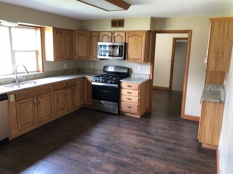 305 Edwards Ave, East Dundee, IL 60118 photo 3