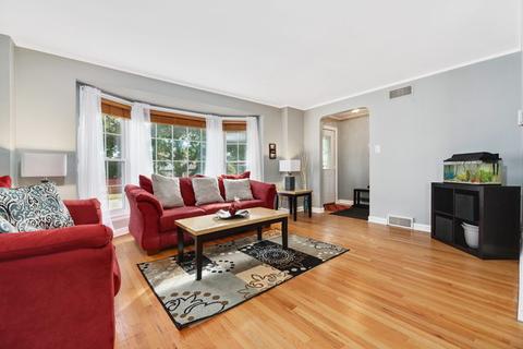 1674 Ash St, Des Plaines, IL 60018 photo 3