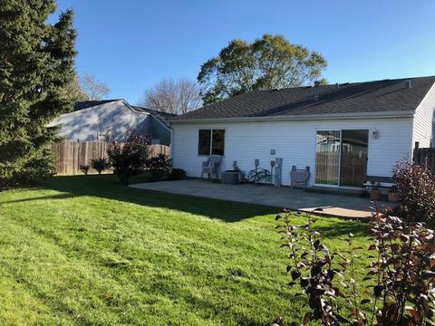 1370 Burns Dr, Elgin, IL 60120 photo 2