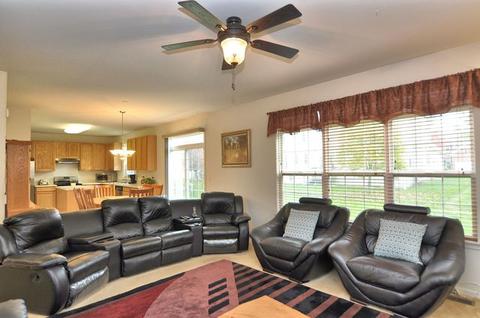 2029 Cabrillo Ln, Hoffman Estates, IL 60192 photo 4