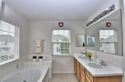 2029 Cabrillo Ln, Hoffman Estates, IL 60192 photo 17