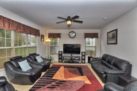 2029 Cabrillo Ln, Hoffman Estates, IL 60192 photo 2