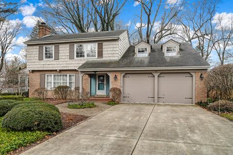 1124 Woodview Rd, Burr Ridge, IL 60527 photo 2