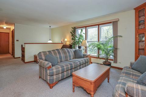 4070 N Firestone Dr, Hoffman Estates, IL 60192 photo 2