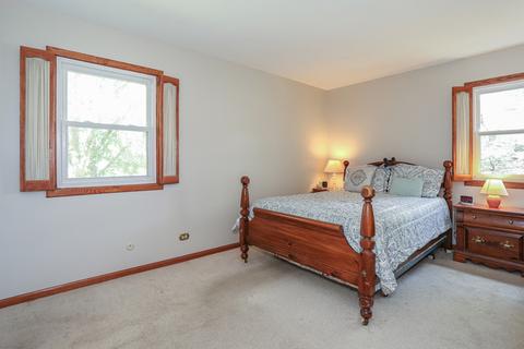 4070 N Firestone Dr, Hoffman Estates, IL 60192 photo 11