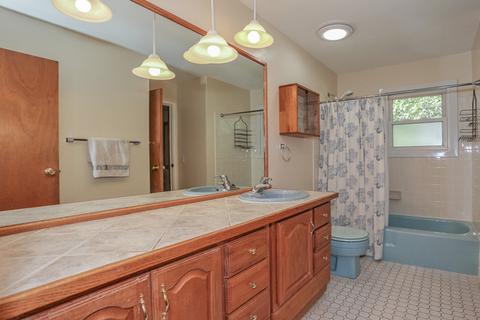 4070 N Firestone Dr, Hoffman Estates, IL 60192 photo 12