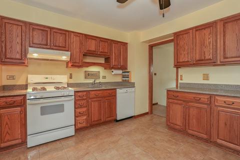 4070 N Firestone Dr, Hoffman Estates, IL 60192 photo 5