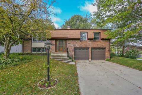 4070 N Firestone Dr, Hoffman Estates, IL 60192 photo 1
