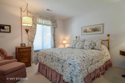 1704 Lakecliffe Dr #C, Wheaton, IL 60189 photo 6