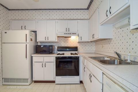 1704 Lakecliffe Dr #C, Wheaton, IL 60189 photo 4