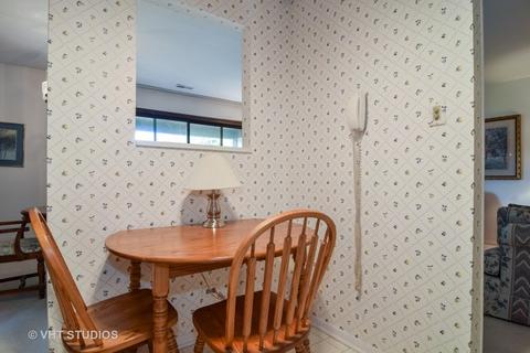1704 Lakecliffe Dr #C, Wheaton, IL 60189 photo 5