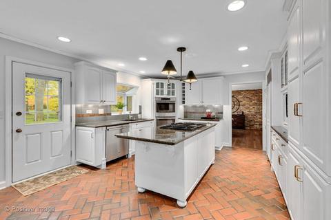 646 Gregford Rd, Burr Ridge, IL 60527 photo 12