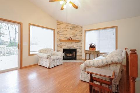 1007 Valley Ave, Mchenry, IL 60051 photo 3
