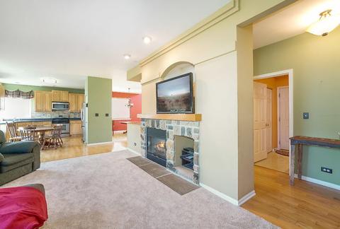 2410 Baldwin Ct, Aurora, IL 60503 photo 8