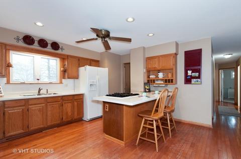 313 Oakcrest Rd, Cary, IL 60013 photo 4