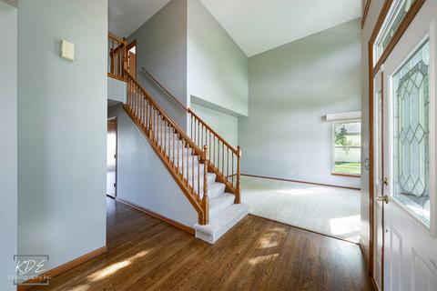 912 Teasel Ln, Aurora, IL 60504 photo 2