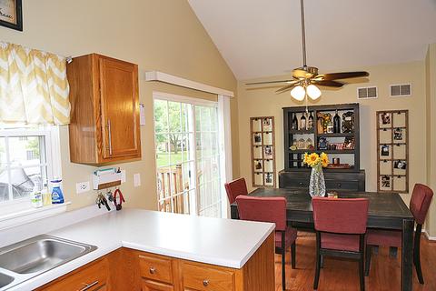 1464 Beaumont Cir, Bartlett, IL 60103 photo 8