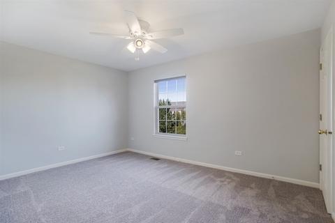 2441 White Barn Rd, Aurora, IL 60502 photo 8